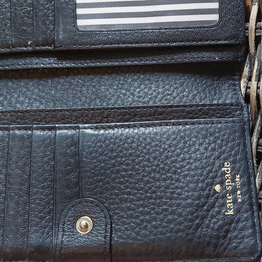 Kate Spade Leather Wallet *Final Price* - Picture 4 of 16